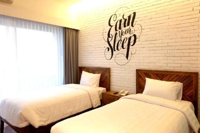Wood Pecker Hotel Pakualaman Экстерьер фото